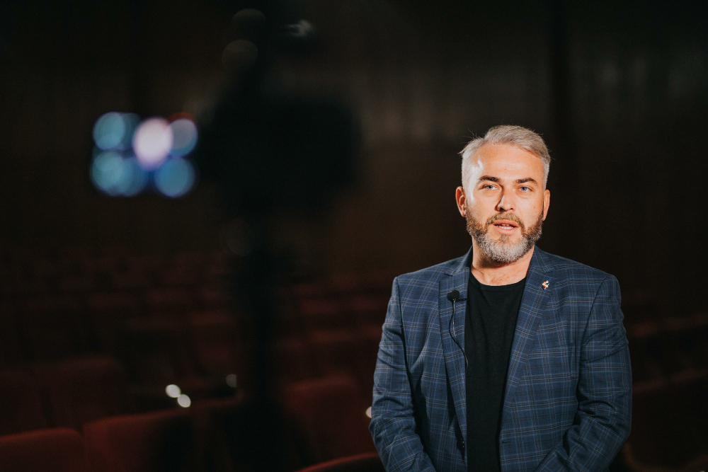 presenter jeff brazier